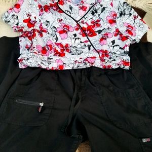 Scrubs set mixed brands